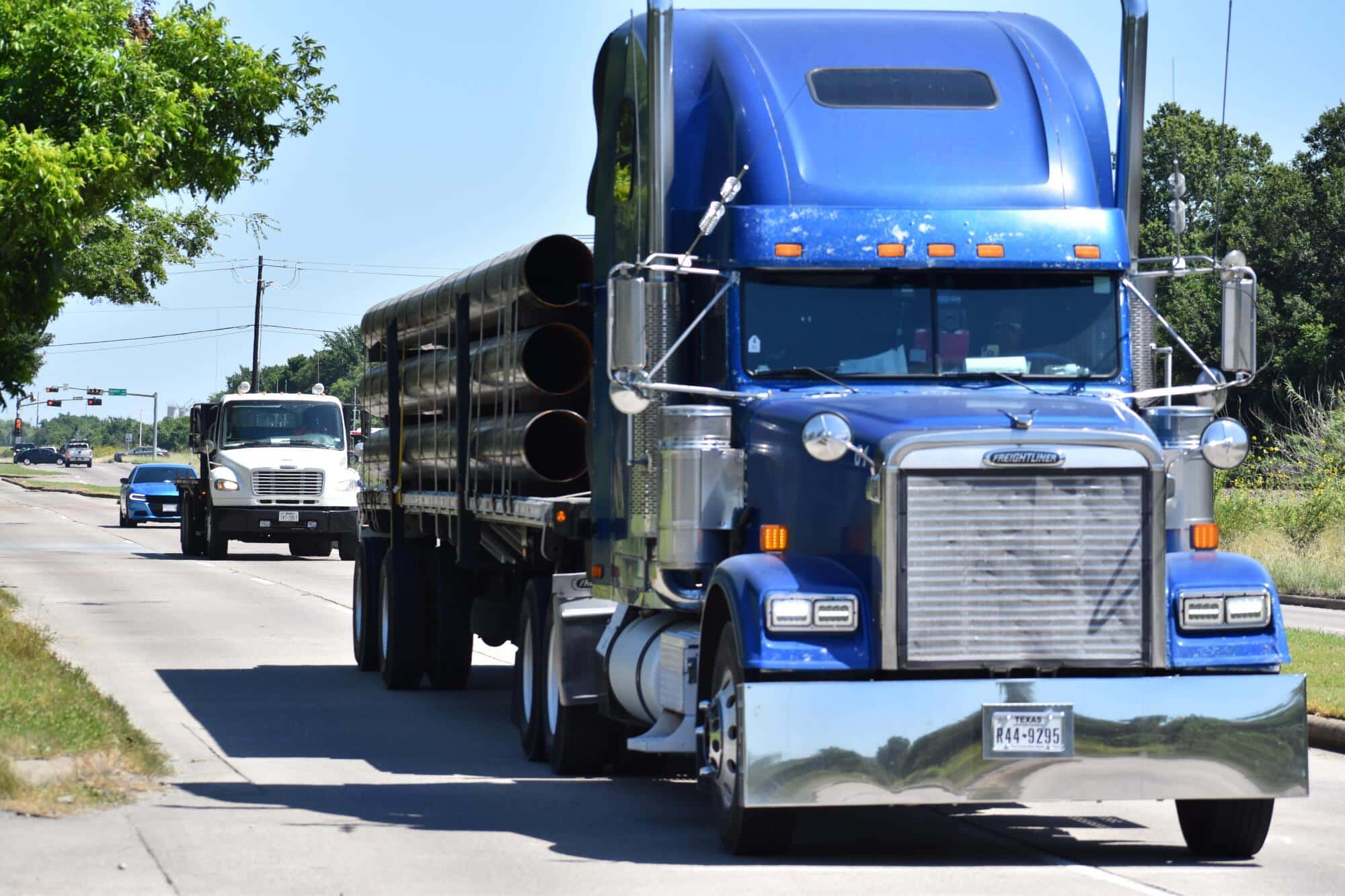 5 Benefits of a Truck Tracker GPS with Dash Cam