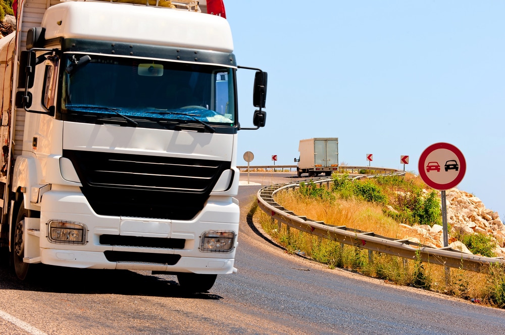 White Truck driving dangerously on state highway presents a Fleet Driving Risk